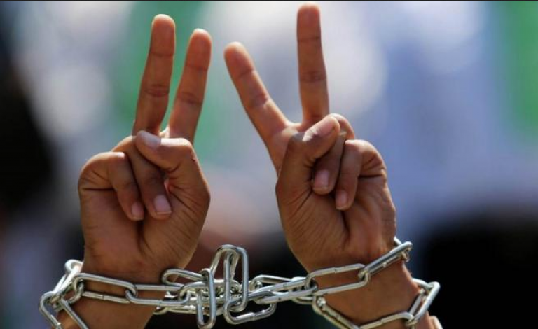 فصائل فلسطينية تعقب على مشروع قانون إعدام الأسرى
