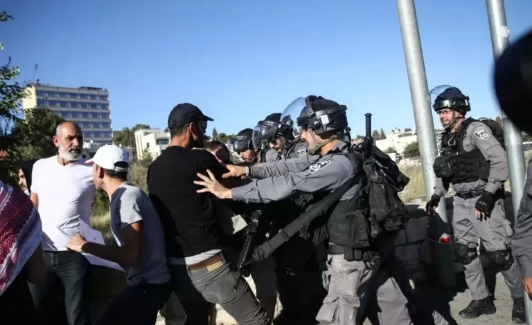 مستوطنون يعتدون على وقفة منددة بسياسة التهجير في الشيخ جراح