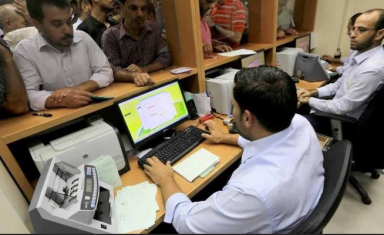 مالية غزة تعلن موعد صرف دفعة راتب شهر 4