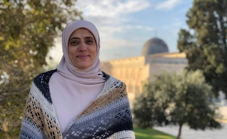 التعليم بالضفة تستدعي المرابطة خديجة خويص للتحقيق معها