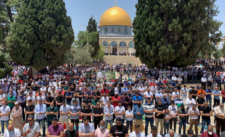 40 ألف مصلٍّ يؤدون الجمعة في المسجد الأقصى