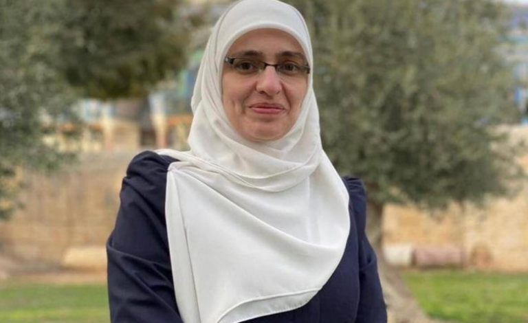 المرابطة الحلواني تدعو لإعمار مصلى باب الرحمة والتصدي لاعتداءات الاحتلال