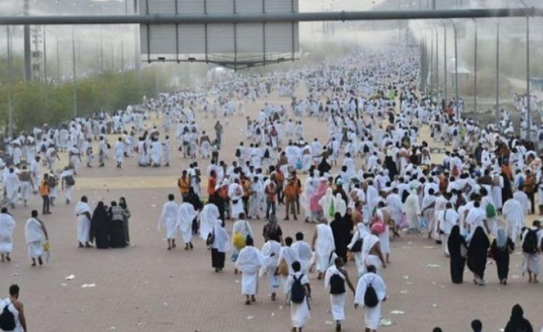 حجاج بيت الله الحرام ينفرون إلى مزدلفة