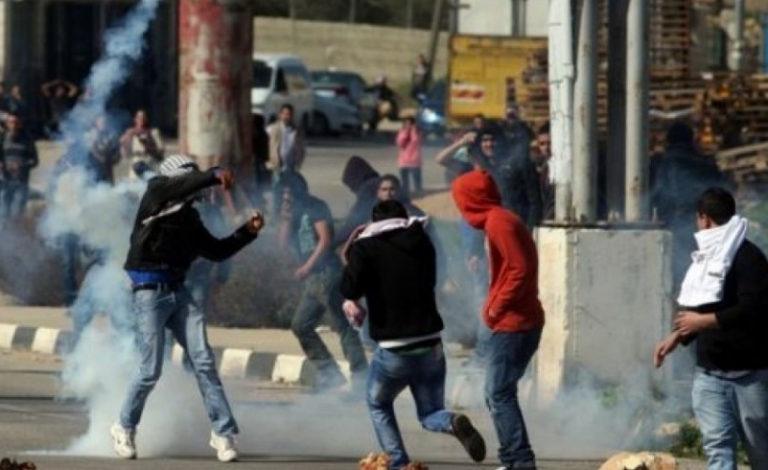 إصابات بمواجهات مع الاحتلال في مناطق متفرقة بالضفة