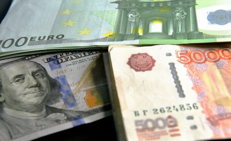 البنوك الروسية ترفع سعر العملات الأجنبية