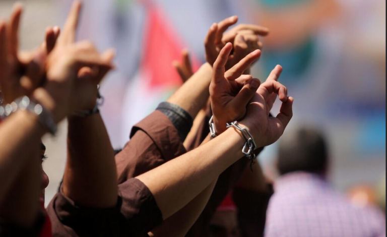 الحركة الأسيرة تعلن تعليق الأسرى خطواتهم الاحتجاجية