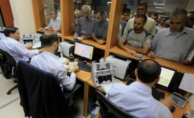 التشريعي بغزة يطالب بالعمل على الإسراع بصرف رواتب الموظفين