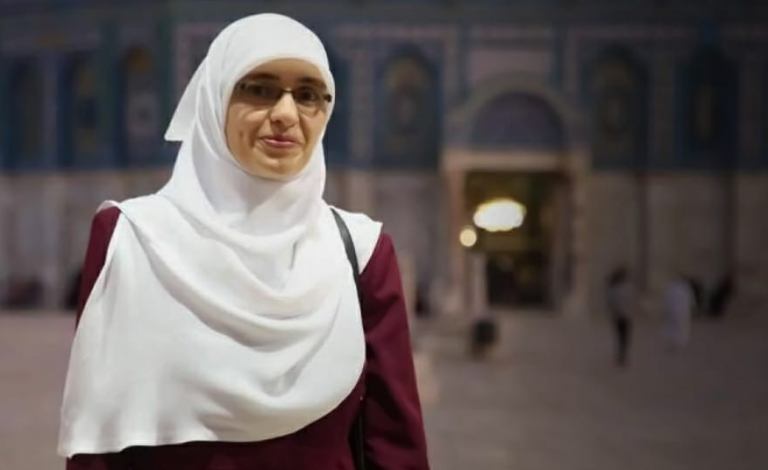 تمديد منع سفر المرابطة المقدسية هنادي الحلواني لـ5 أشهر