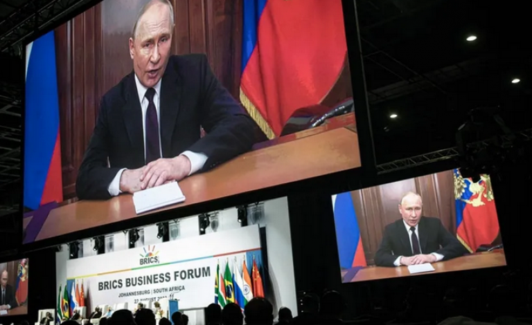 بوتين: نسعى لإنهاء هيمنة الدولار الأمريكي