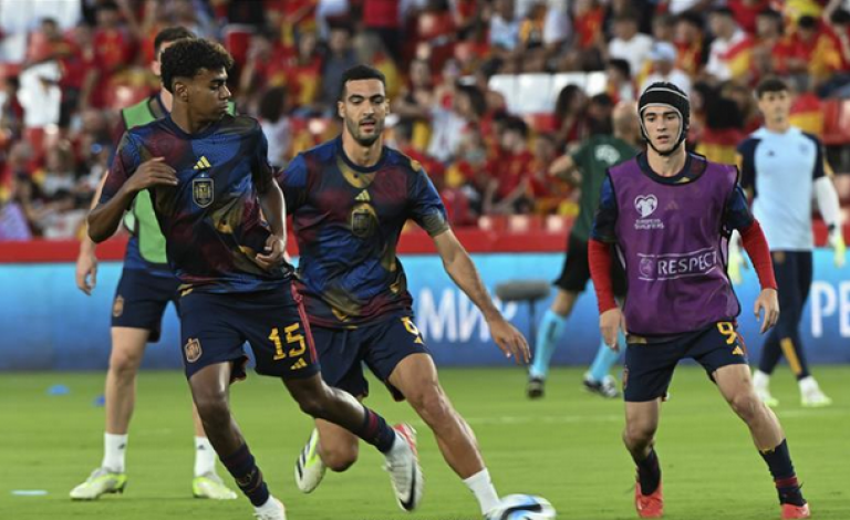 لامال يتسبب بأزمة بين برشلونة ومانشستر سيتي