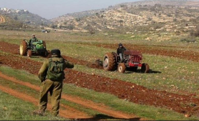 الاحتلال يستولي على جرار زراعي بمسافر يطا جنوب الخليل