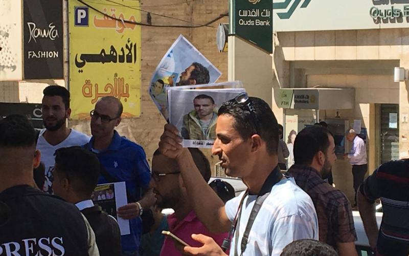 وقفة تضامنية مع معتقلي راديو السنابل بالخليل