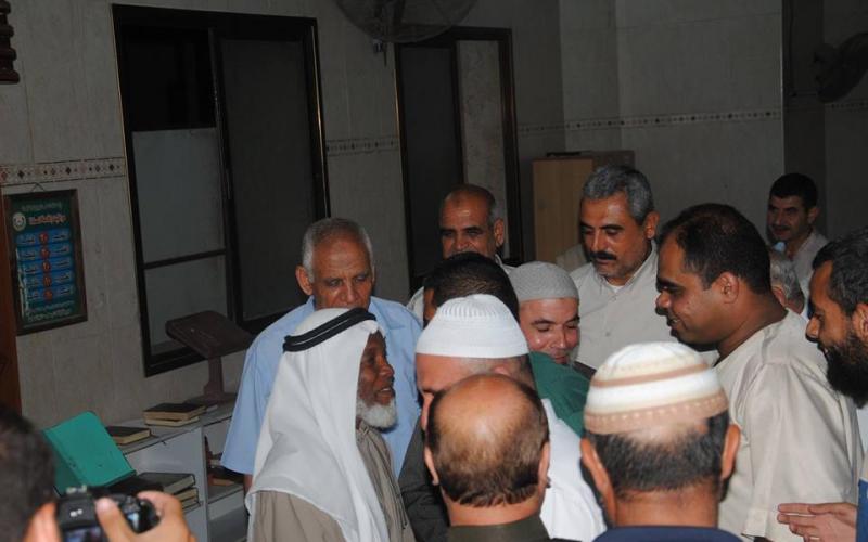 مسجد يافا تحتفي بإمامها لحصوله على السند المتصل