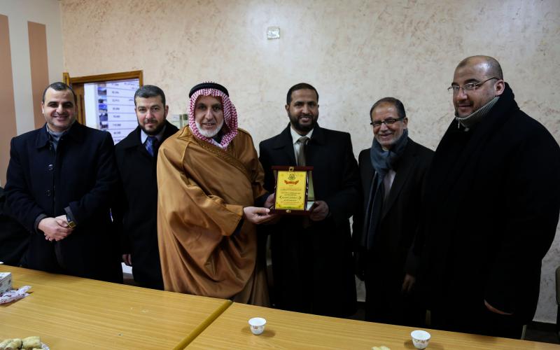 حماس تزور عددًا من بلديات خانيونس ومكافحة المخدرات