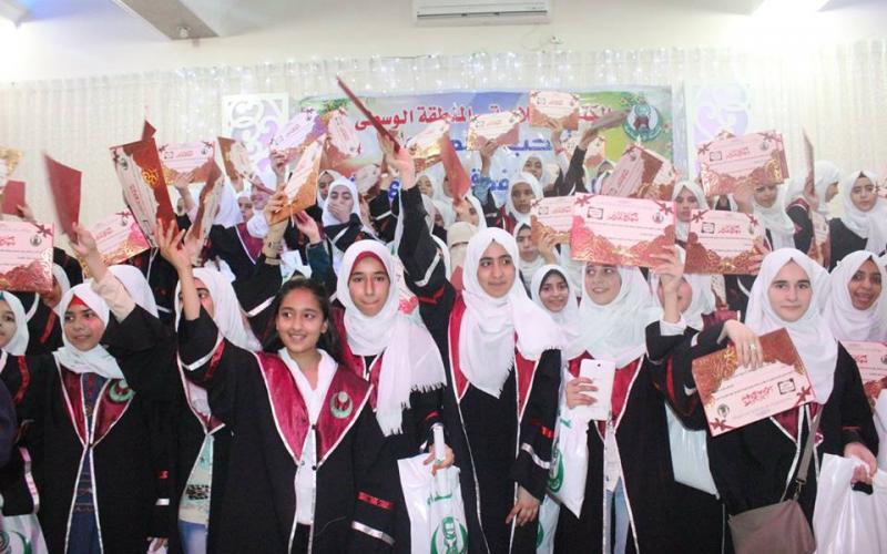 الكتلة الإسلامية تكرم المتفوقات بالبريج