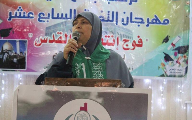 الكتلة الإسلامية تكرم المتفوقات بالبريج