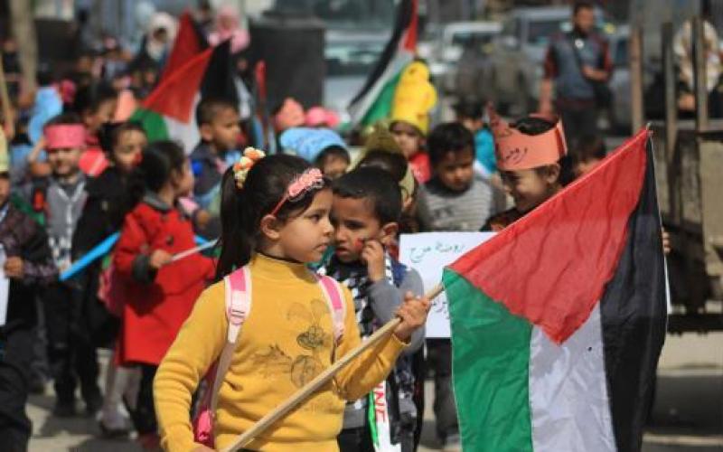 اللجنة-الشعبية-للاجئين-تحيى-يوم-الارض-بمسيرة-لاطفال-الرياض-بالنصيرات-15