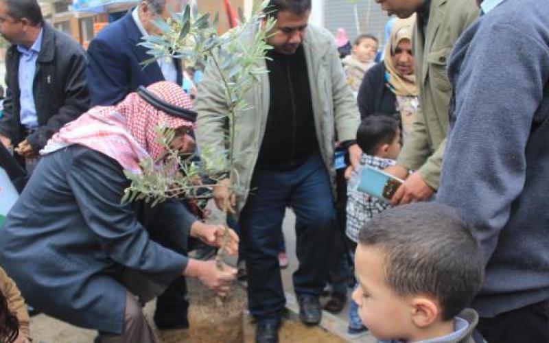 اللجنة-الشعبية-للاجئين-تحيى-يوم-الارض-بمسيرة-لاطفال-الرياض-بالنصيرات-47