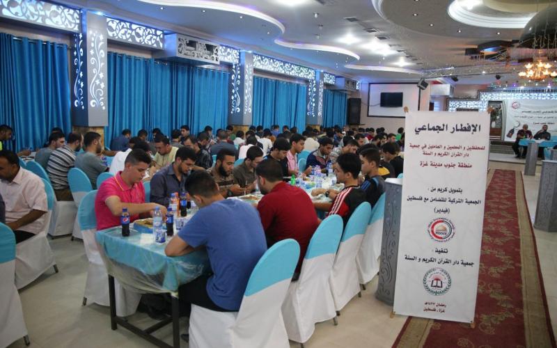فيدار تقيم مأدبة إفطار لـ 400 حافظ للقرآن بغزة