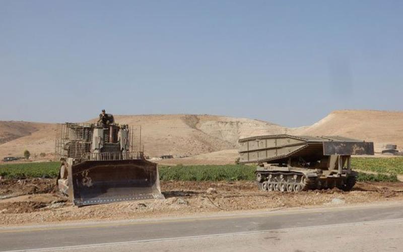 الاحتلال يجرّف عشرات الدونمات الزراعية في الأغوار الشمالية (2)