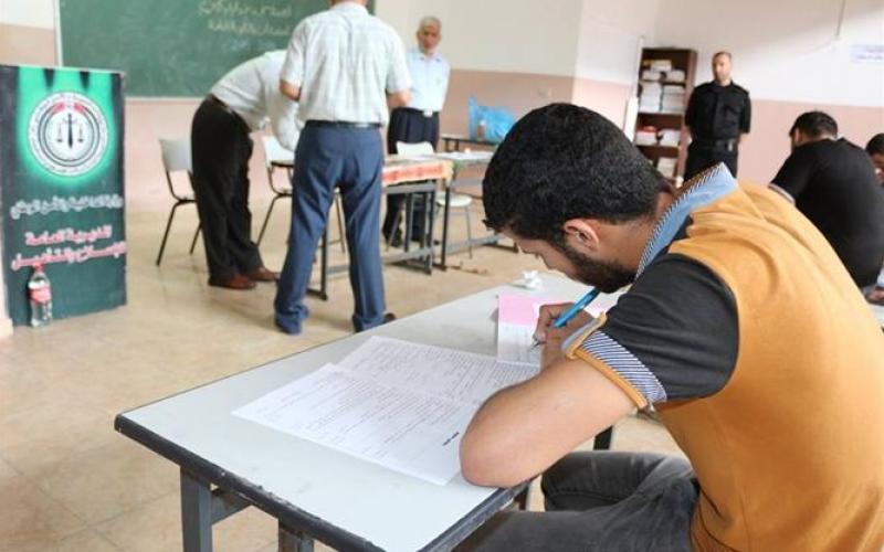 نزلاء مراكز التأهيل والإصلاح يقدمون اختبار الثانوية العامة (3)