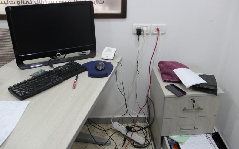 اقتحام مطبعة وسرقة حواسيب منها بالخليل