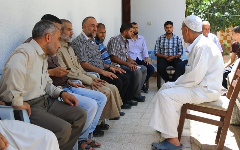 حماس تنظم زيارات للطلبة المتفوقين بالتوجيهي في جباليا