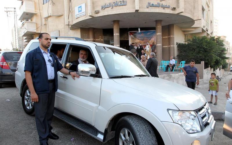 هنية يشارك في خيمة عزاء شهداء الجيش المصري بغزة