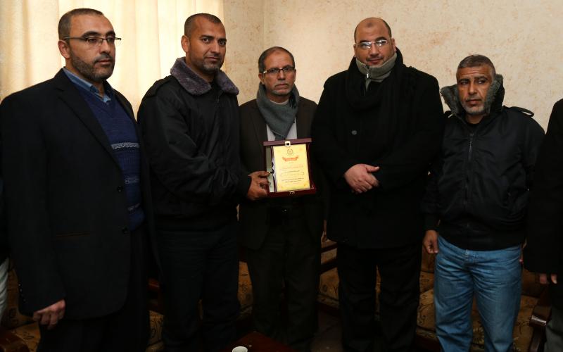 حماس تزور عددًا من بلديات خانيونس ومكافحة المخدرات