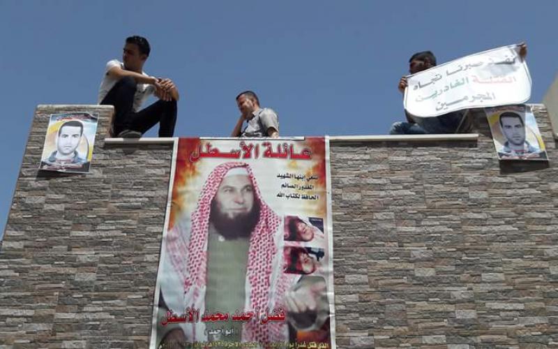 أهالي المغدورين بخانيونس يطالبون بالقصاص في وقفة أمام التشريعي (2)