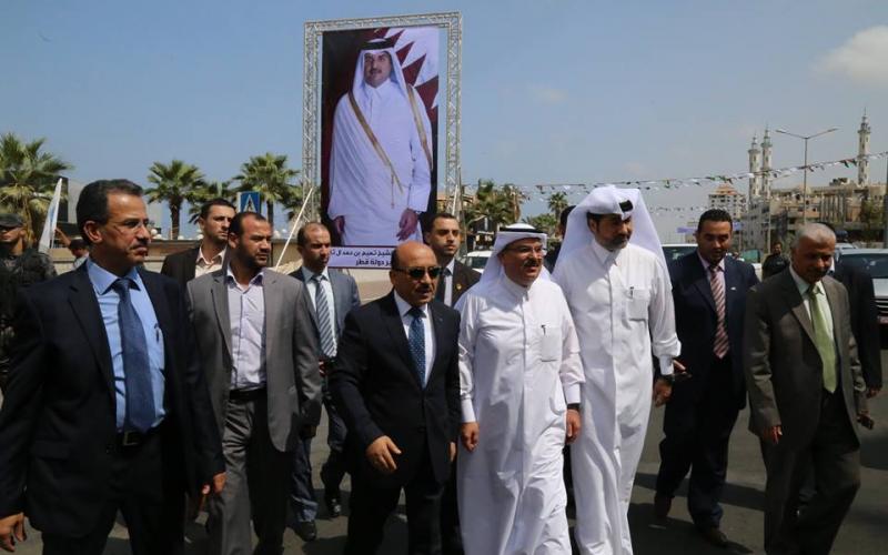 الوزير الحساينة والسفير القطري في شارع الرشيد - Copy