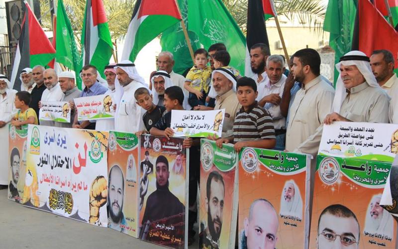 حماس تنظم وقفة تضامنية مع الأسير بلال كايد (4)