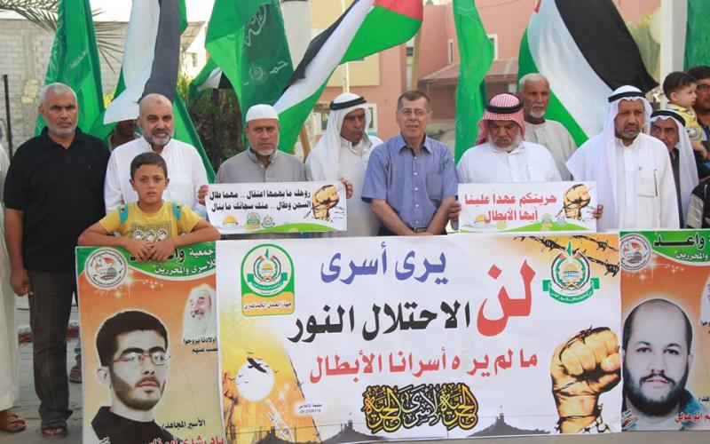 حماس تنظم وقفة تضامنية مع الأسير بلال كايد (6)