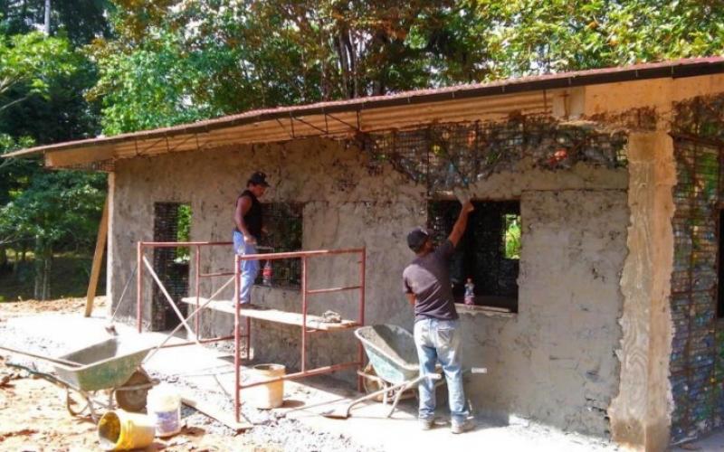 4-منازل-بلاستيكية