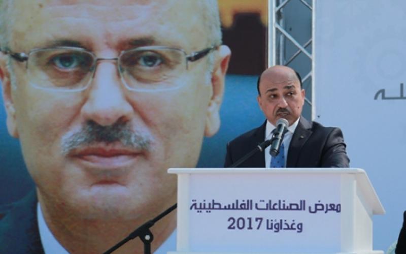 الوزير الحساينة يفتتح معرض الصناعات (1)