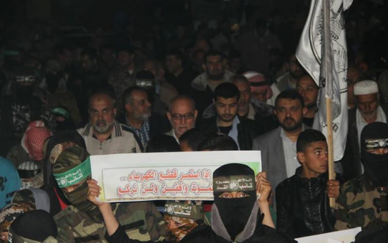 مسيرة غاضبة لحماس وسط القطاع تنديداً بالمؤامرة