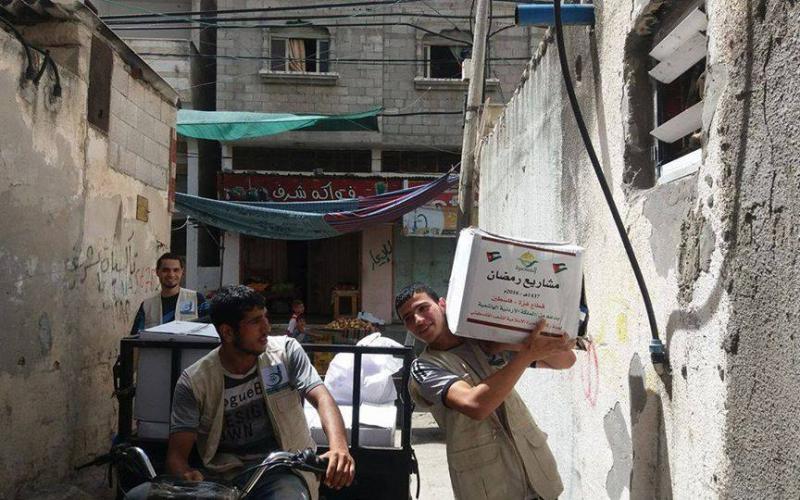 حماس تقدم مساعدات خيرية بتكلفة 60 ألف دولار بدير البلح