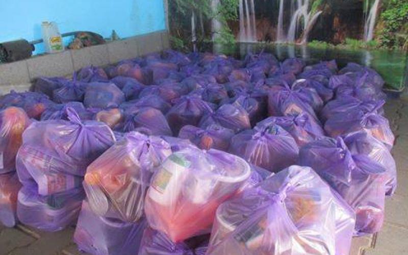 حماس تقدم مساعدات خيرية بتكلفة 60 ألف دولار بدير البلح