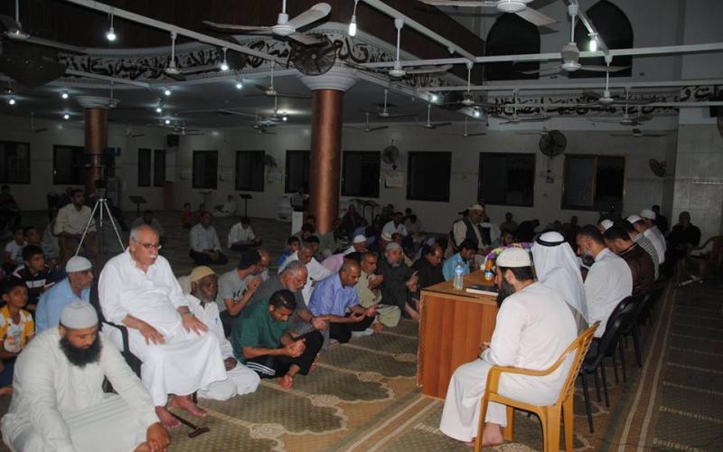 مسجد يافا تحتفي بإمامها لحصوله على السند المتصل