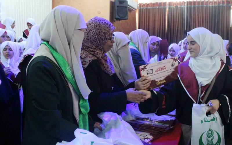 الكتلة الإسلامية تكرم المتفوقات بالبريج