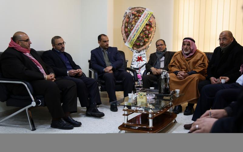 حماس تزور عددًا من بلديات خانيونس ومكافحة المخدرات