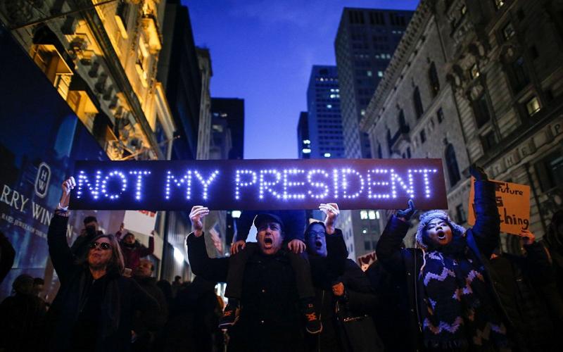 3B569F9000000578-4029044-Demonstrators_protest_against_US_President_elect_Donald_Trump_in-a-66_1481661482355_935964