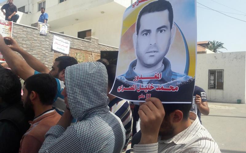 أهالي المغدورين بخانيونس يطالبون بالقصاص في وقفة أمام التشريعي (7)