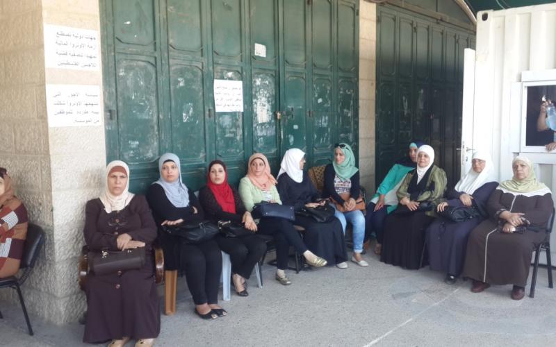 وقفة لموظفي الأونروا بنابلس