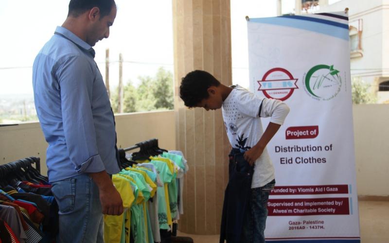 جمعية الوئام توزّع كسوة العيد على الأطفال