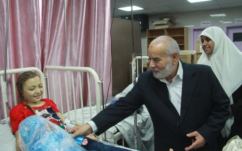 التشريعي يزور مستشفى الرنتيسي (4)