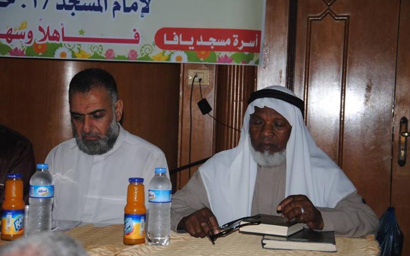 مسجد يافا تحتفي بإمامها لحصوله على السند المتصل