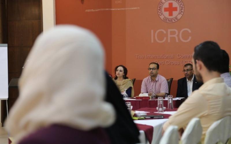 الصليب الأحمر واتحاد الإذاعات ينظمان ورشة عمل حول القانون الدولي والإسعاف الأولي