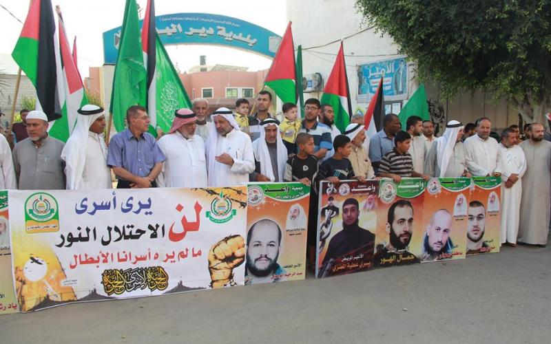 حماس تنظم وقفة تضامنية مع الأسير بلال كايد (2)