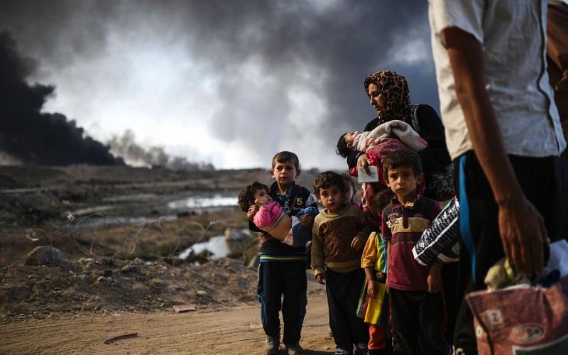 3B569E4700000578-4029044-Iraqi_families_who_were_displaced_by_the_ongoing_operation_by_Ir-a-78_1481661884854_632294